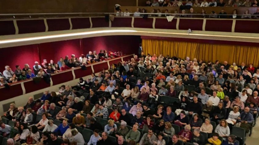 El Teatre Ateneu, ple de públic
