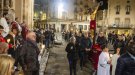 Tàrrega celebra el viacrucis pels carrers tot i el plugim
