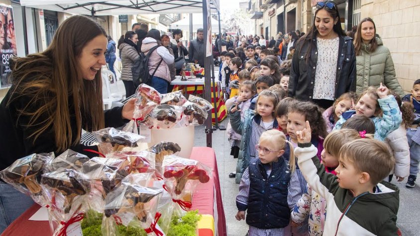 Els escolars han estat els protagonistes de la diada de Sant Jordi aquest matí