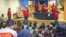 Alba estrena una auca teatralizada dedicada als arrugats 