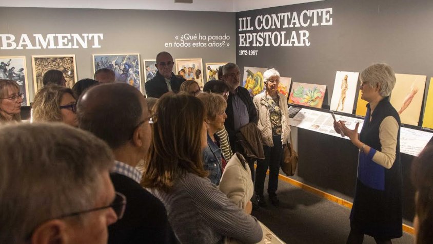 Degut a la gran afluència de públic, es van organitzar dos passis guiats a l'exposició