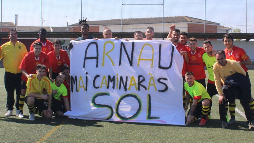 La resta de la plantilla va donar ànims d'aquesta manera a l'Arnau, el jugador lesionat en l'anterior enfrontament