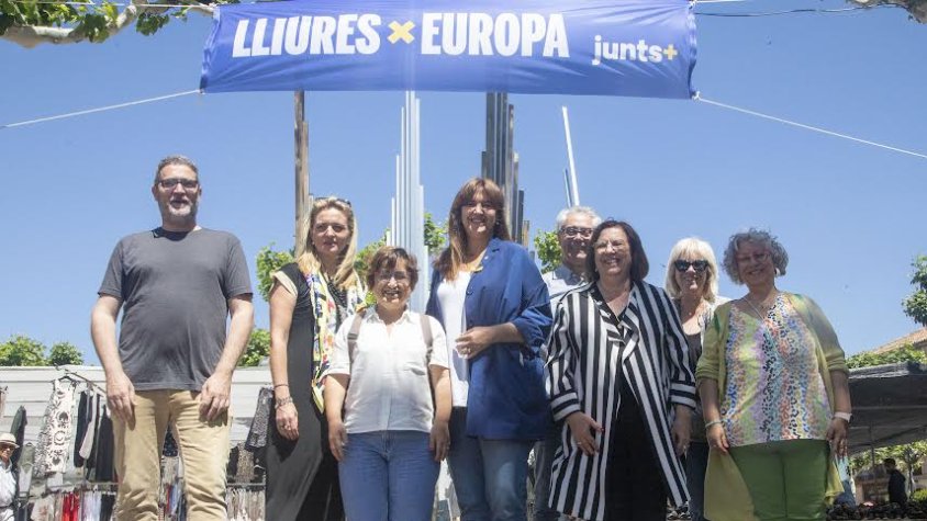 Laura Borràs ha visitat el mercat setmanal de Tàrrega amb representants de Junts