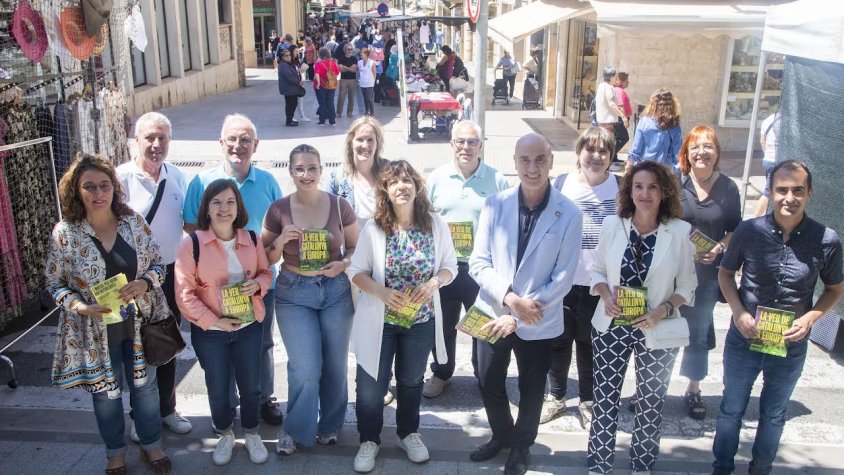 Tomàs Molina ha visitat el mercat setmanal de Tàrrega amb representants d'ERC