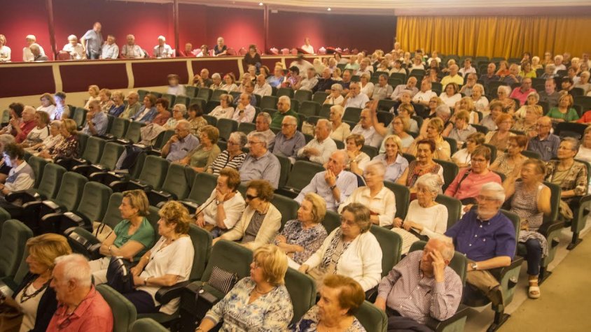 Participants a la xerrada de cloenda al Teatre Ateneu