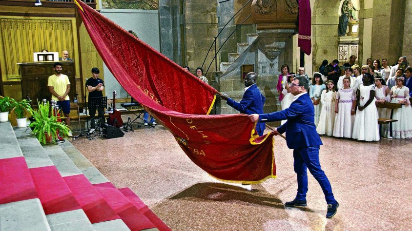 Cerimònia de l'acatament de la bandera del Sant Crist de la Sang o dels Pagesos