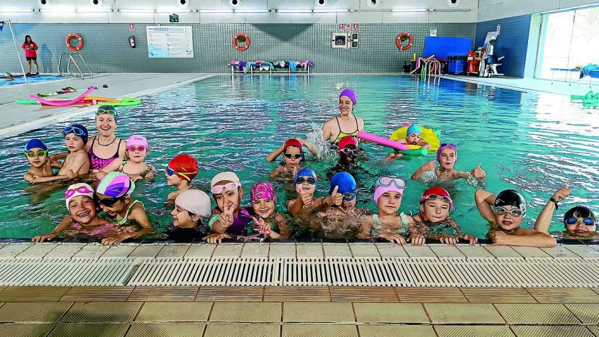 Els alumnes de 1r A a la piscina