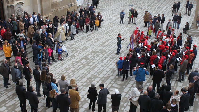 El recorregut de les caramelles a la plaça Major