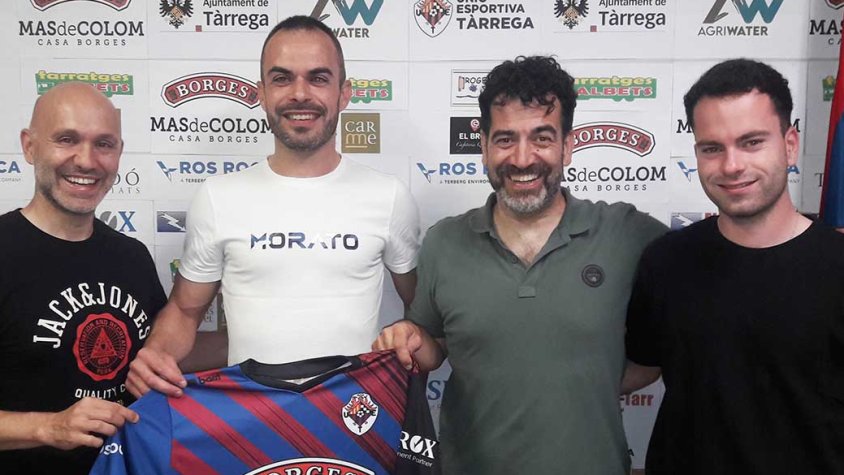 El cos tècnic (Joan González, Edgar Molina i Ramon Riera) amb el president (Andreu Llanes)