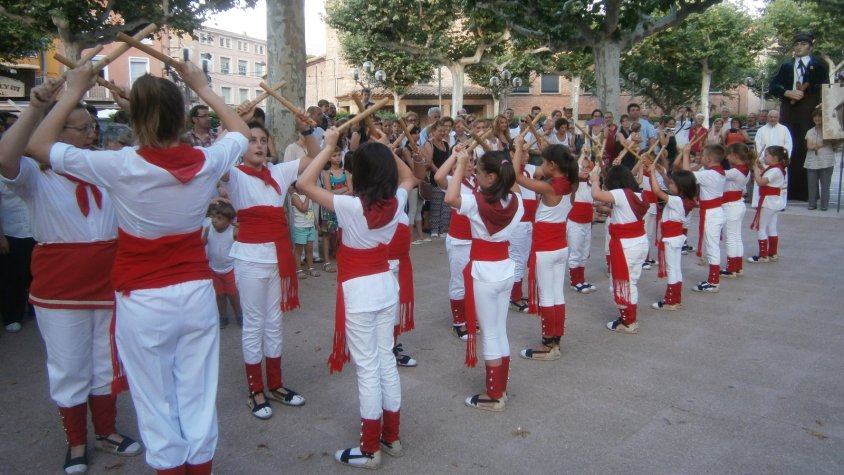 Ball de Bastonets a la plaça del Carme, l'any 2015