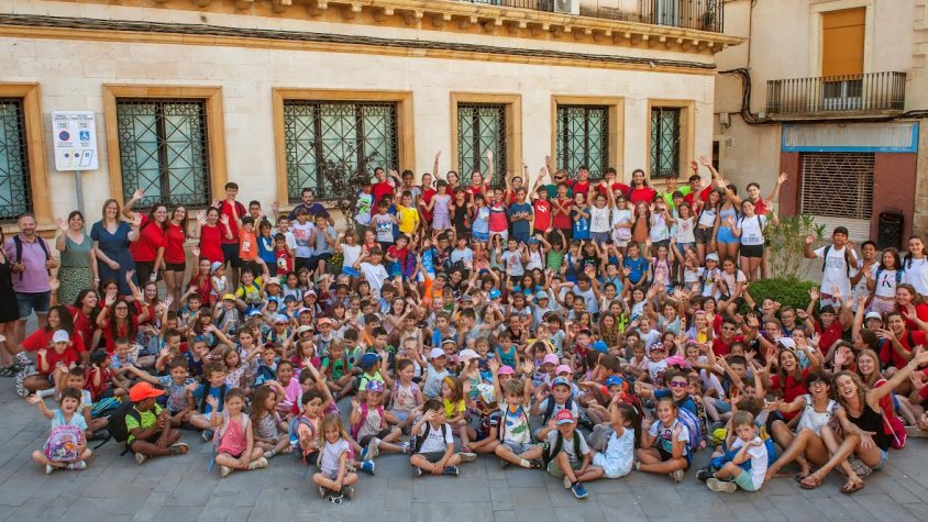 Foto de grup dels casals d'estiu a Tàrrega