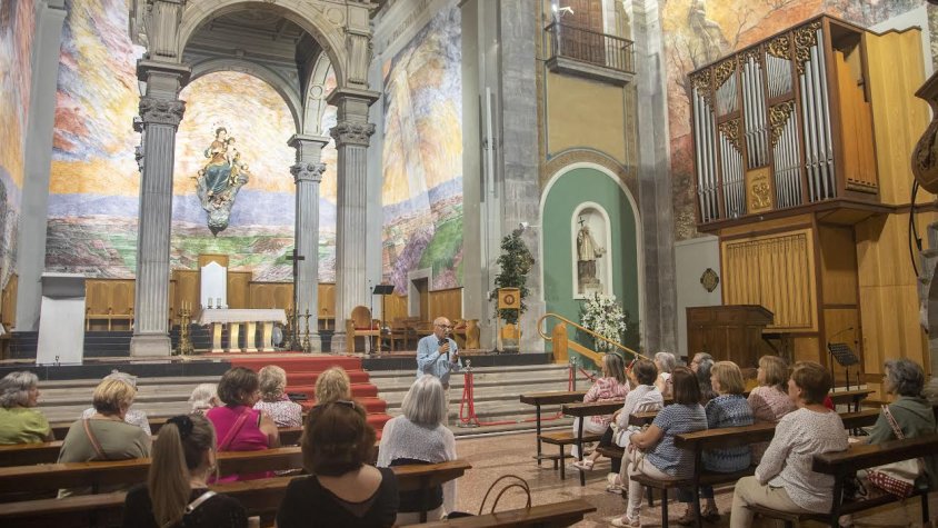 Un moment de la visita guiada que va oferir Josep Castellà Gené el passat 4 de juliol als 21 integrants del programa ‘Sempre Acompanyats’