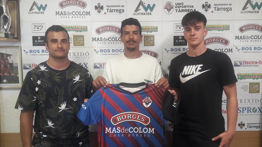 Albert Bañuelos (defensa polivalent), Badar Laarif (davanter de banda) i Joel Lluís (defensa central)