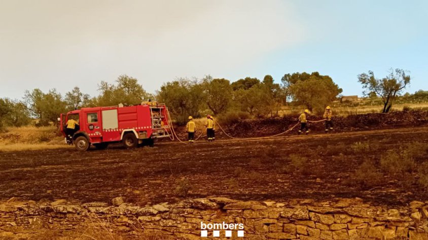 Els Bombers continuen treballant a la zona