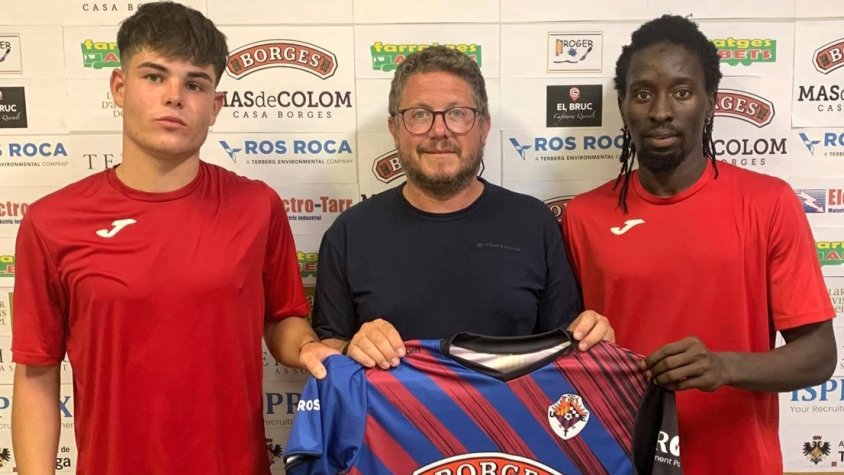 Roger Jorge, el directiu Xavi Camps i Ebrima Touray