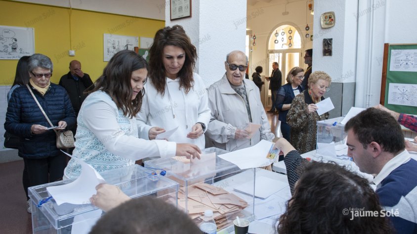 Votants ahir al col·legi Jacint Verdaguer de Tàrrega
