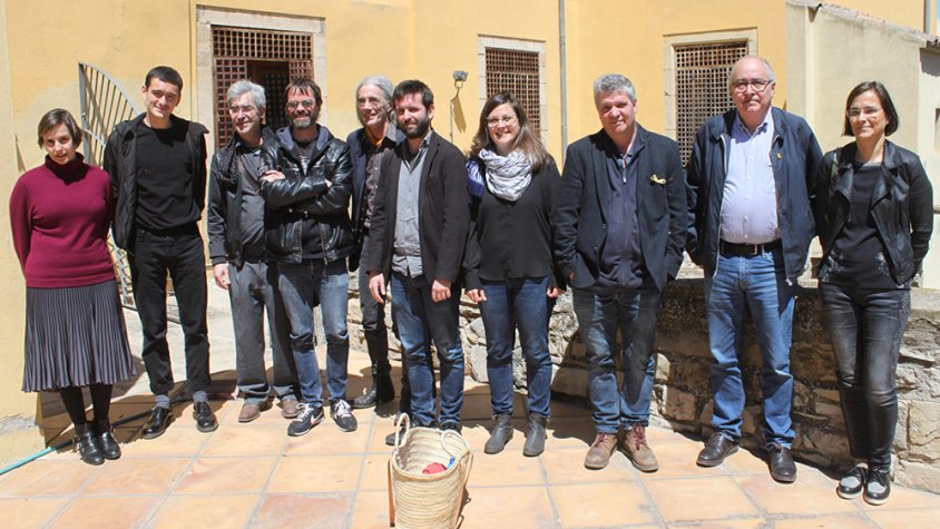 Els participants en el simposi amb el poeta Enric Casasses