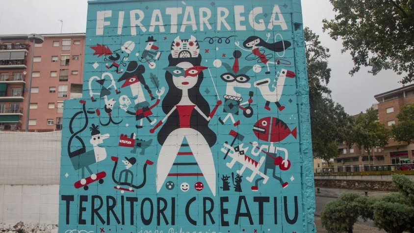 Conviden a fotografiar-se davant del nou mural a l'Espai Fassina per difondre la cita