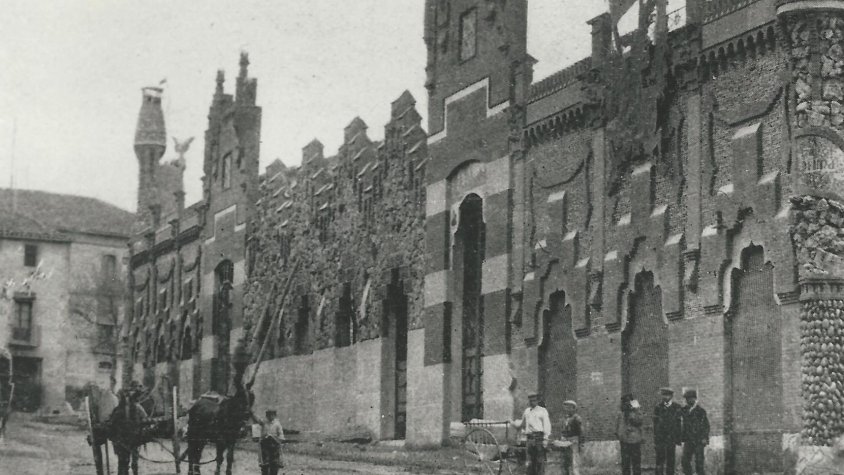 L'edifici modernista del carrer de Ponent que allotjava les dependències de La Alianza