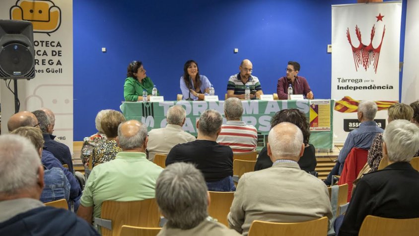 El debat es va celebrar a la biblioteca divendres passat