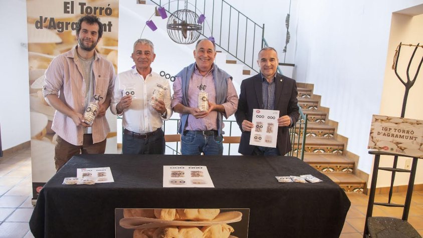 Presentació del nou embolcall i signatura del conveni