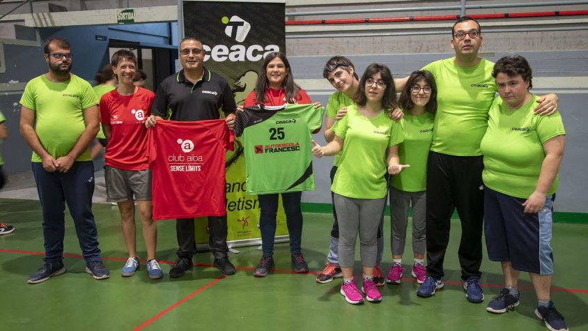 Foto de grup de la presentació del nou CEACA Alba
