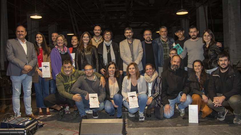 Fotografia de grup dels premiats, organitzadors i autoritats