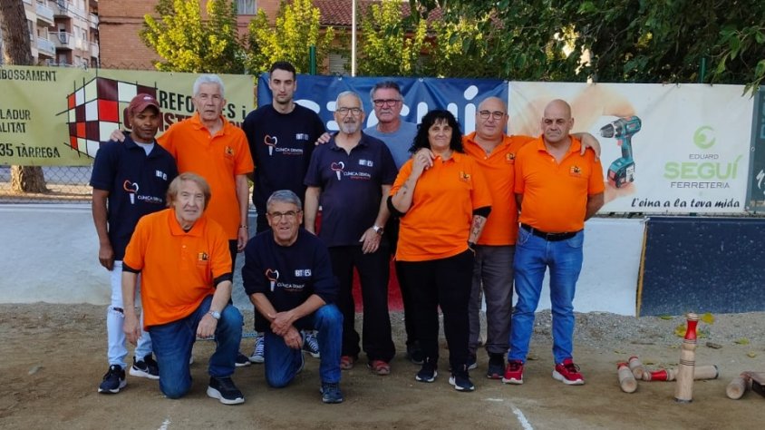 Els jugadors dels dos equips targarins que es van enfrontar dissabte