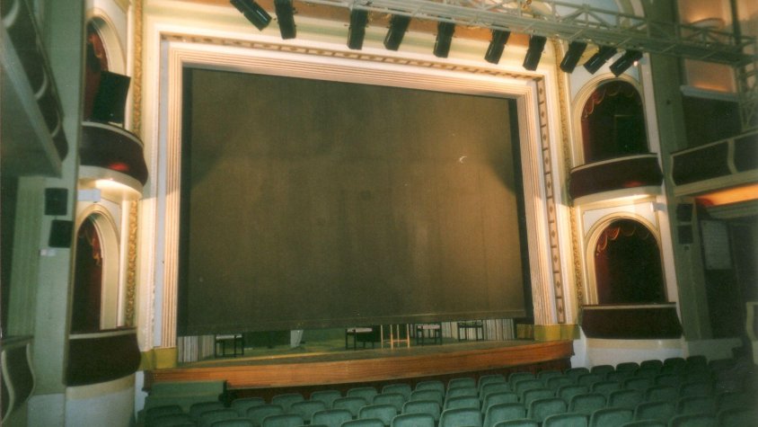 Obres de l'interior de la caixa escènica acabades el setembre del 2004