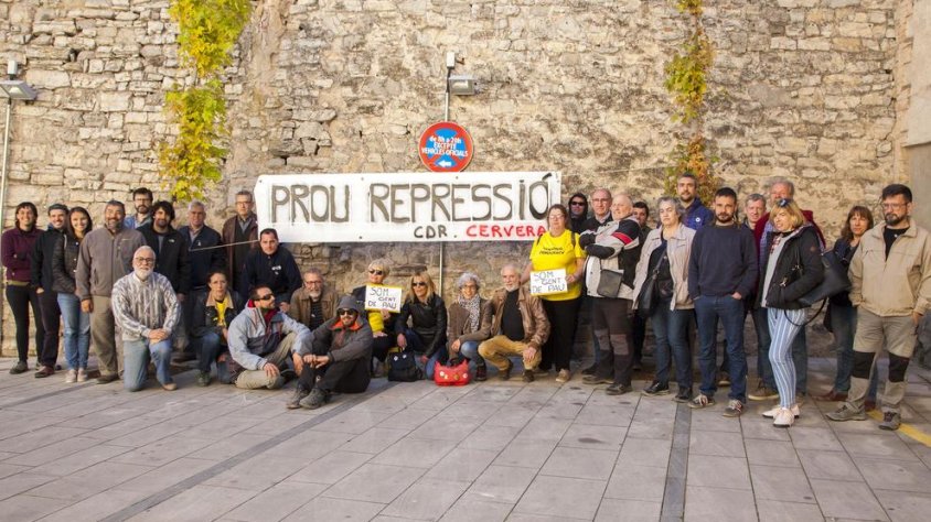 Concentració de suport als investigats ahir a Cervera