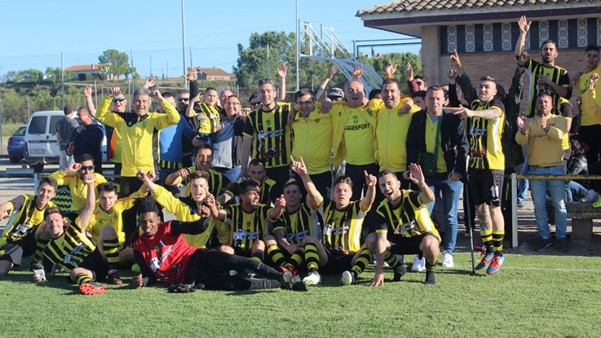 Els jugadors angulàvers celebrant el títol