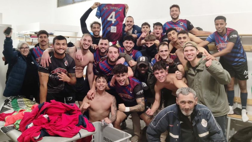 El Tàrrega celebrant la victòria