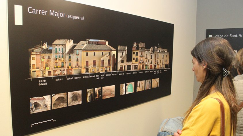 Públic ahir a la inauguració de la mostra