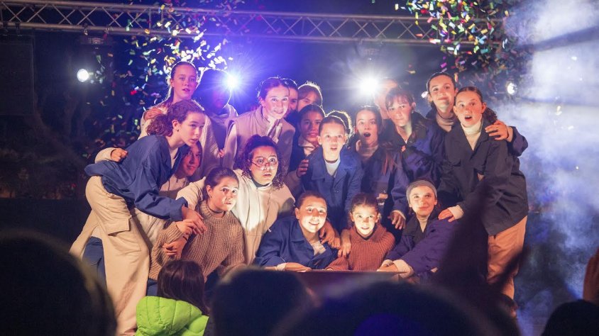 Cruma ha representat l'espectacle 'De màgia i cartró'