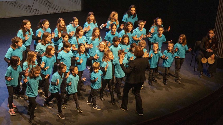 Actuació de la Coral Infantil Mestre Güell