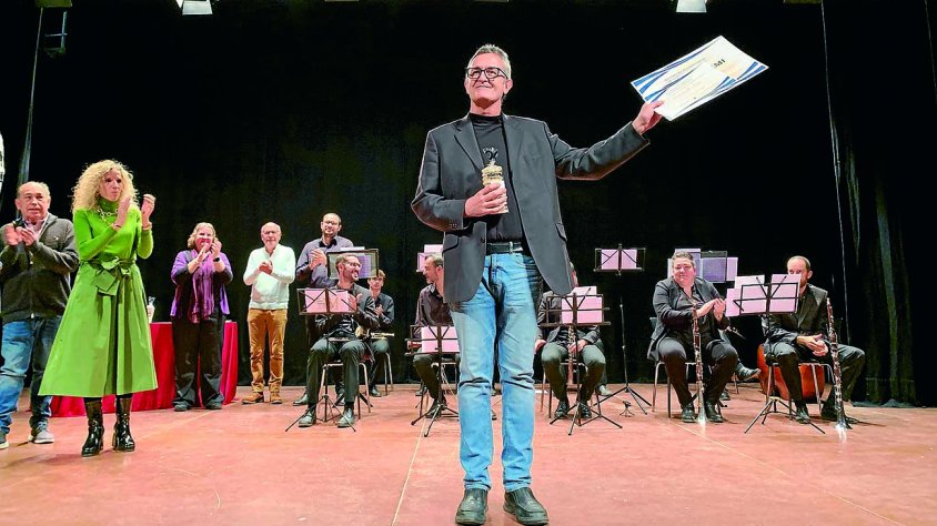 Daniel Gasulla recollint el premi