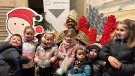 El patge Kassam recull a Tàrrega les cartes dels infants adreçades als Reis 