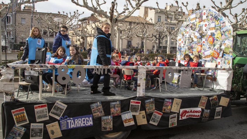L'Escola Pia dedica la carreta dels Tres Tombs a 'Nova Tàrrega' i 'Ràdio Tàrrega' pels seus 80 i 70 anys