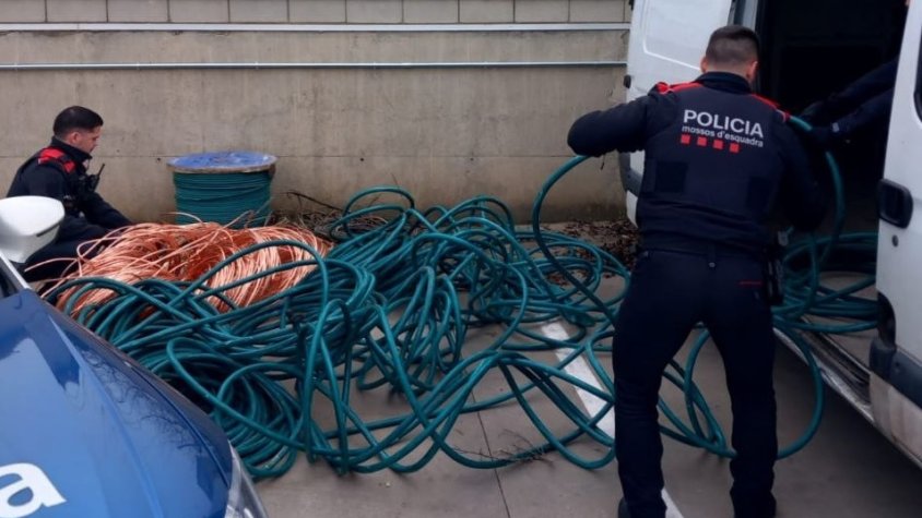 Vista del material robat i recuperat pels Mossos