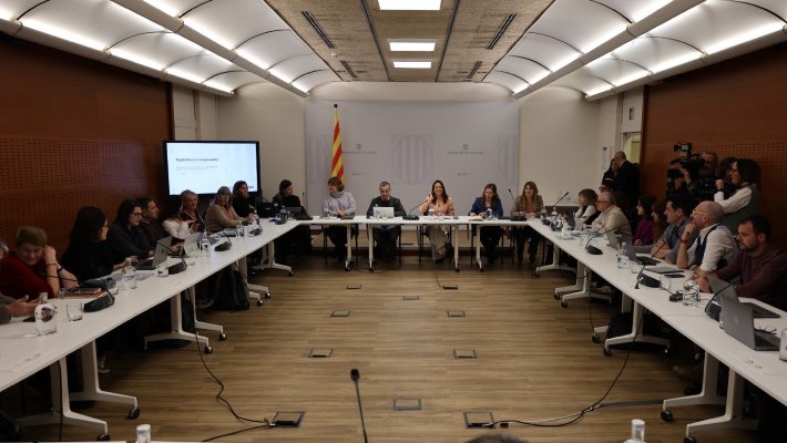 Primera reunió de la comissió per analitzar l'ús de les pantalles