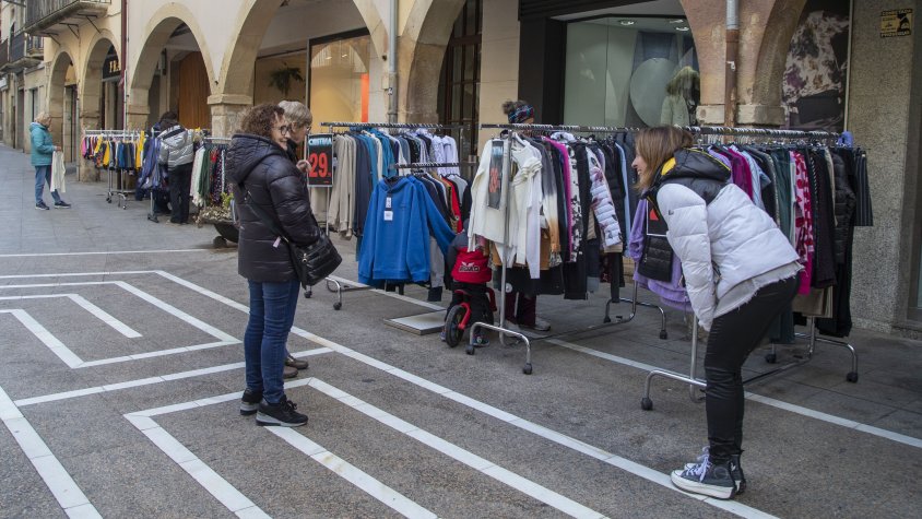 Imatge del mercat de rebaixes al carrer del Carme