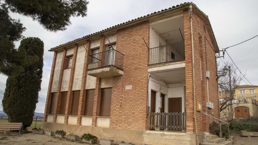 L'edifici de l'antiga escola