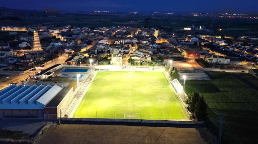 Vista aèria del camp de futbol amb els nous focus