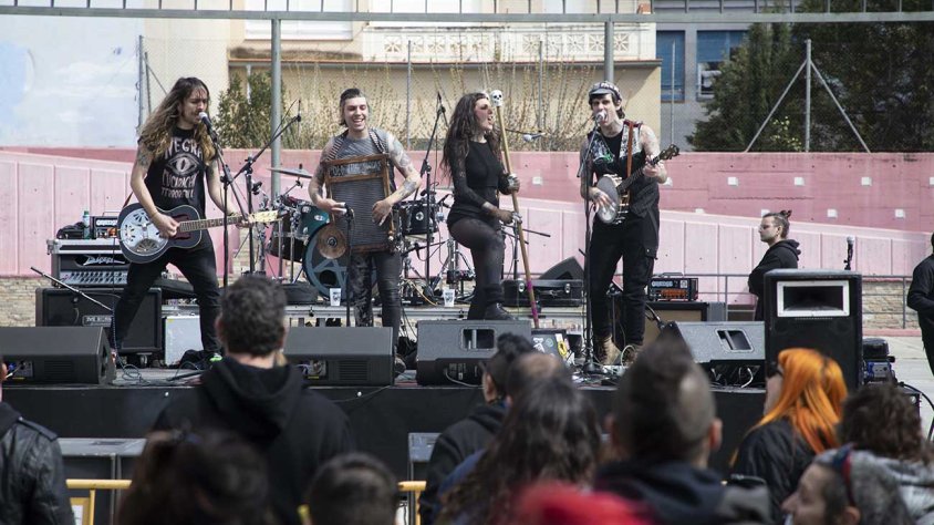 Actuació del grup Old Times Spooks a la plaça de les Nacions