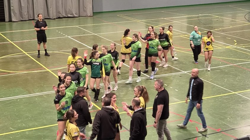 Un moment del partit del Sènior