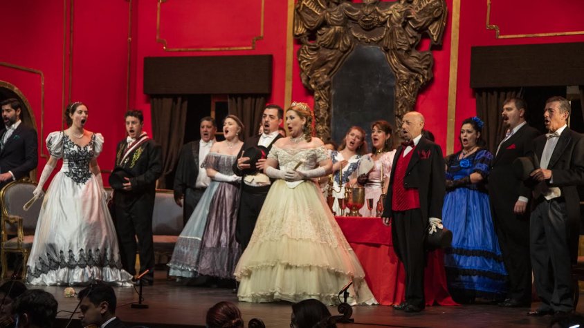 La companyia Camerata Lírica va oferir ahir a l’Ateneu de Tàrrega l’òpera ‘La Traviata’, de Verdi