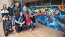 La imaginació de la infància, plasmada en un mural galàctic a l'escola Jacint Verdaguer de Tàrrega