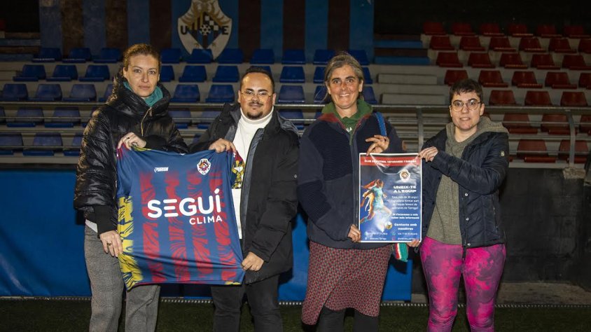 Jugadores del nou equip amb el president del club de veterans, Ricard Lombardo