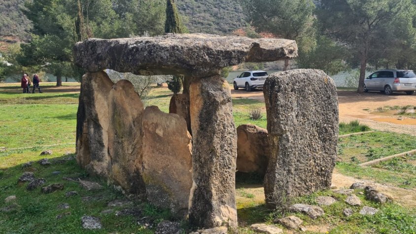 El dolmen de Sòls de Riu, un dels atractius de l'excursió
