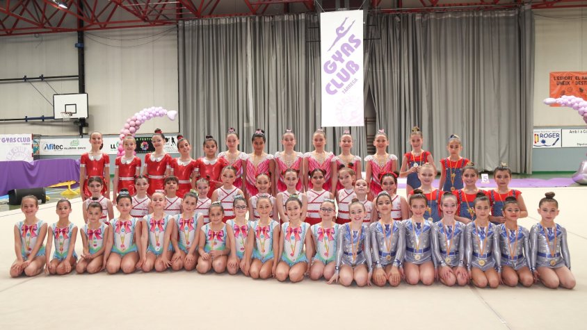 Foto de grup de les gimnastes del club